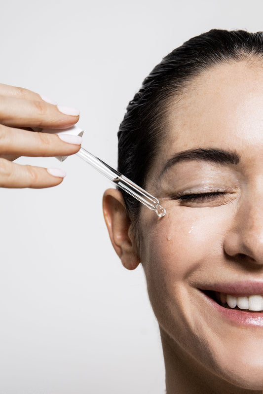 Radicali liberi: cosa sono e perché influenzano l’invecchiamento della pelle